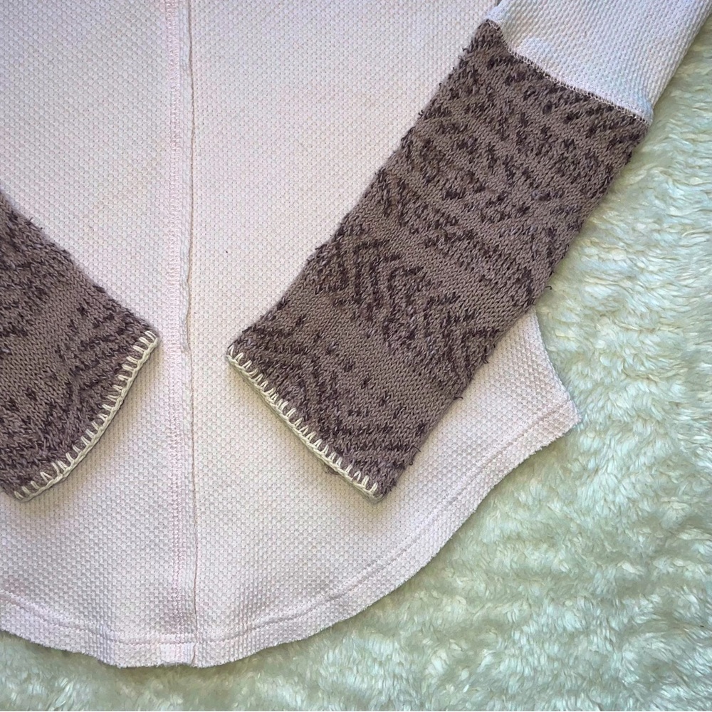 Free People light pink ski lodge thermal button henley w/ mauve crochet sleeves - Picture 4 of 6
